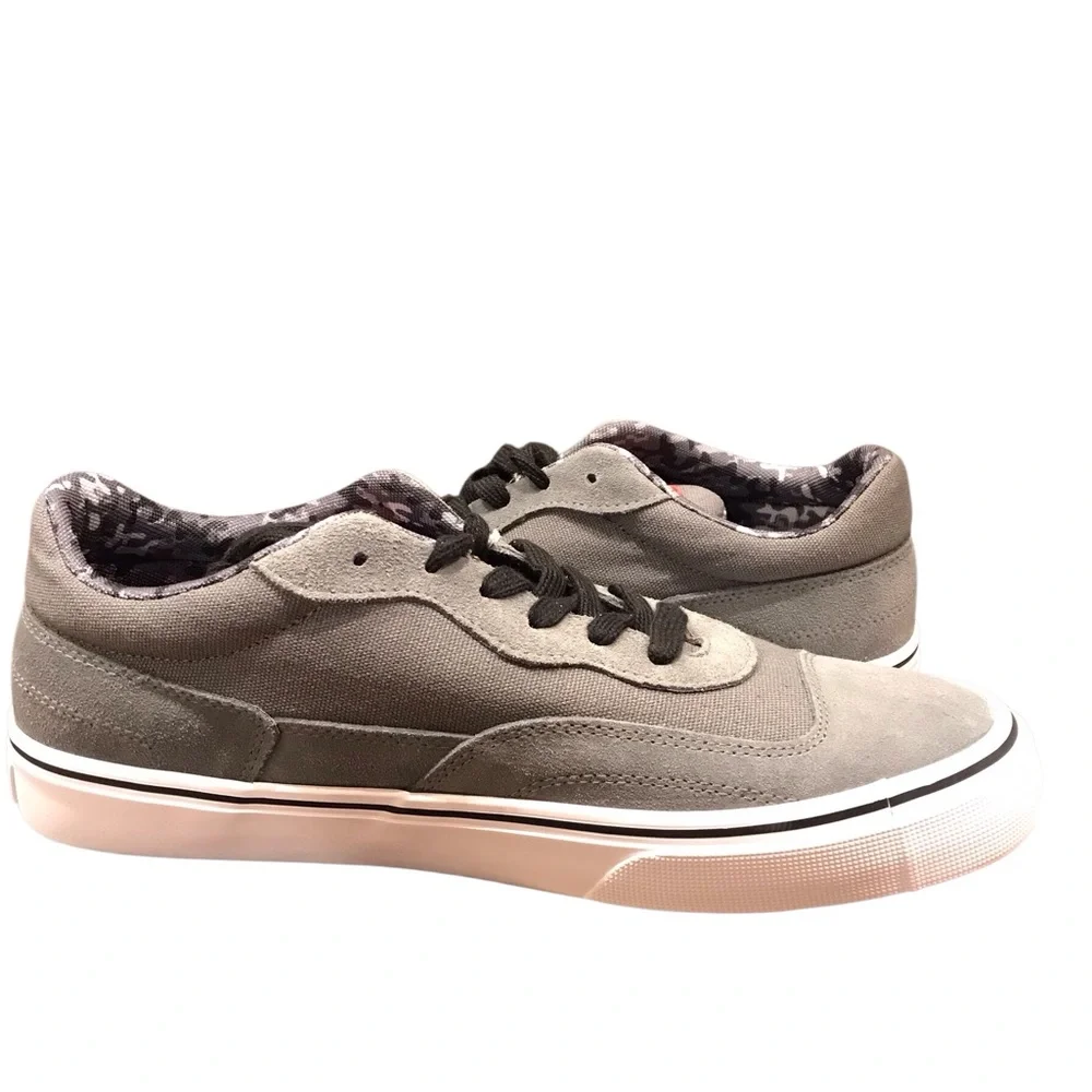 NIB Airwalk Kickflip CW06510M Mens Gray‎ Suede Skate Inspired Sneakers Shoes 10